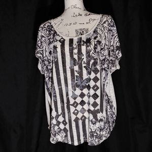 Awesomeskulls and butterflies shirt from rock & re